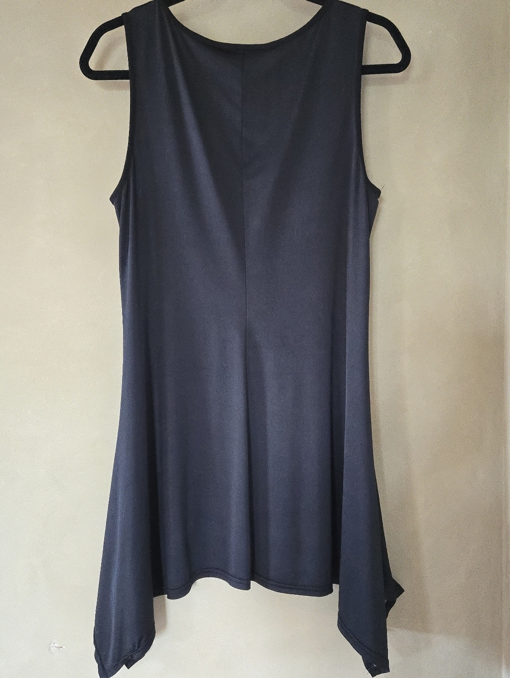 Bali | Black Tank Top with Vibrant Floral Print, Ptp 18 1/2" To 25" - Picture 3 of 8